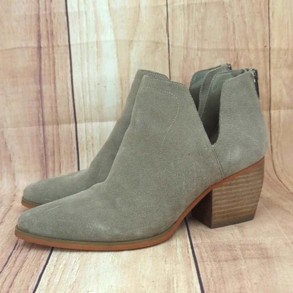 VINCE CAMUTO Doralli Booties Taupe Suede Leather Pointed Toe Sz 8